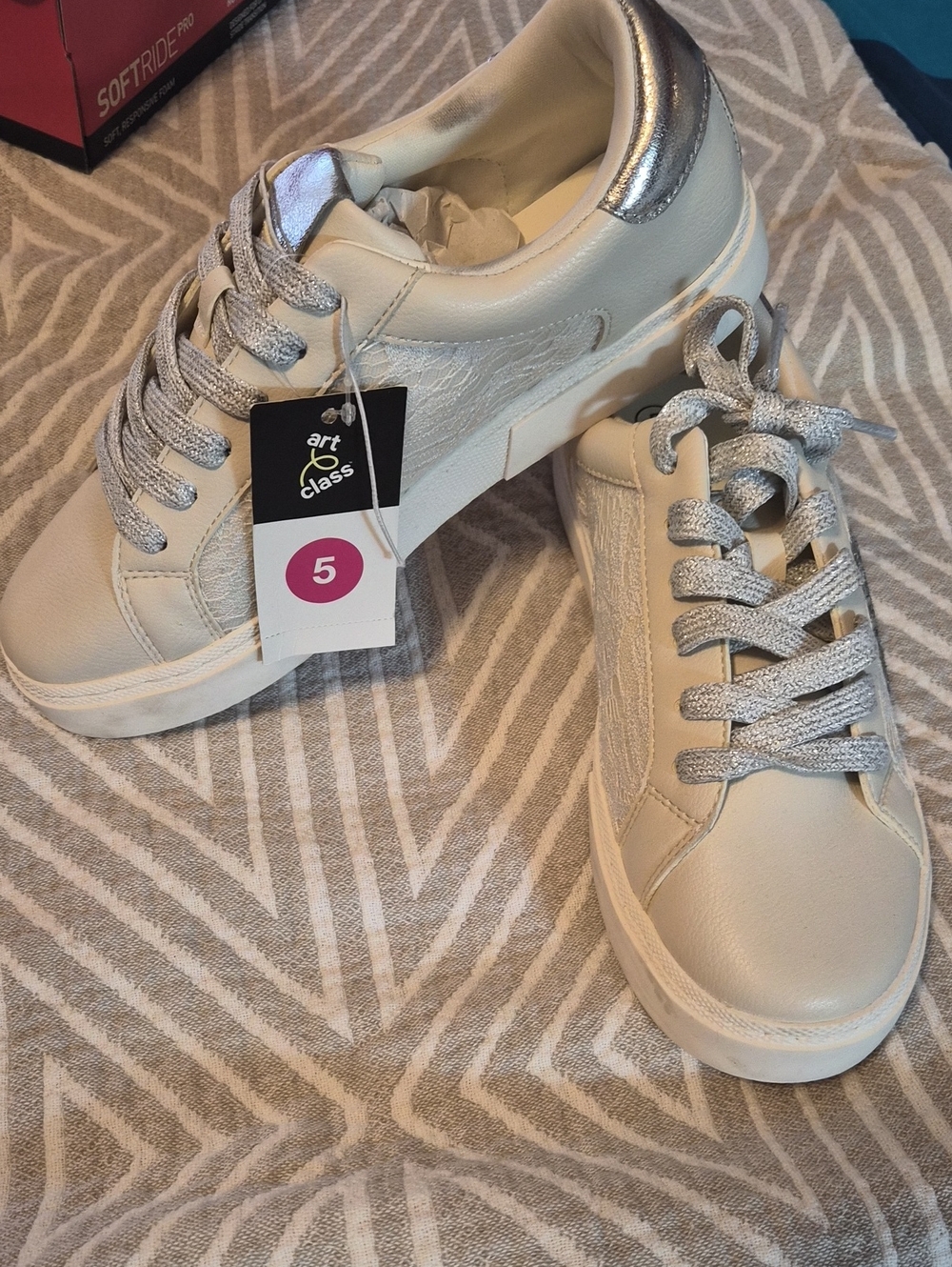 art class Cream Sneakers with Silver Metallic Details